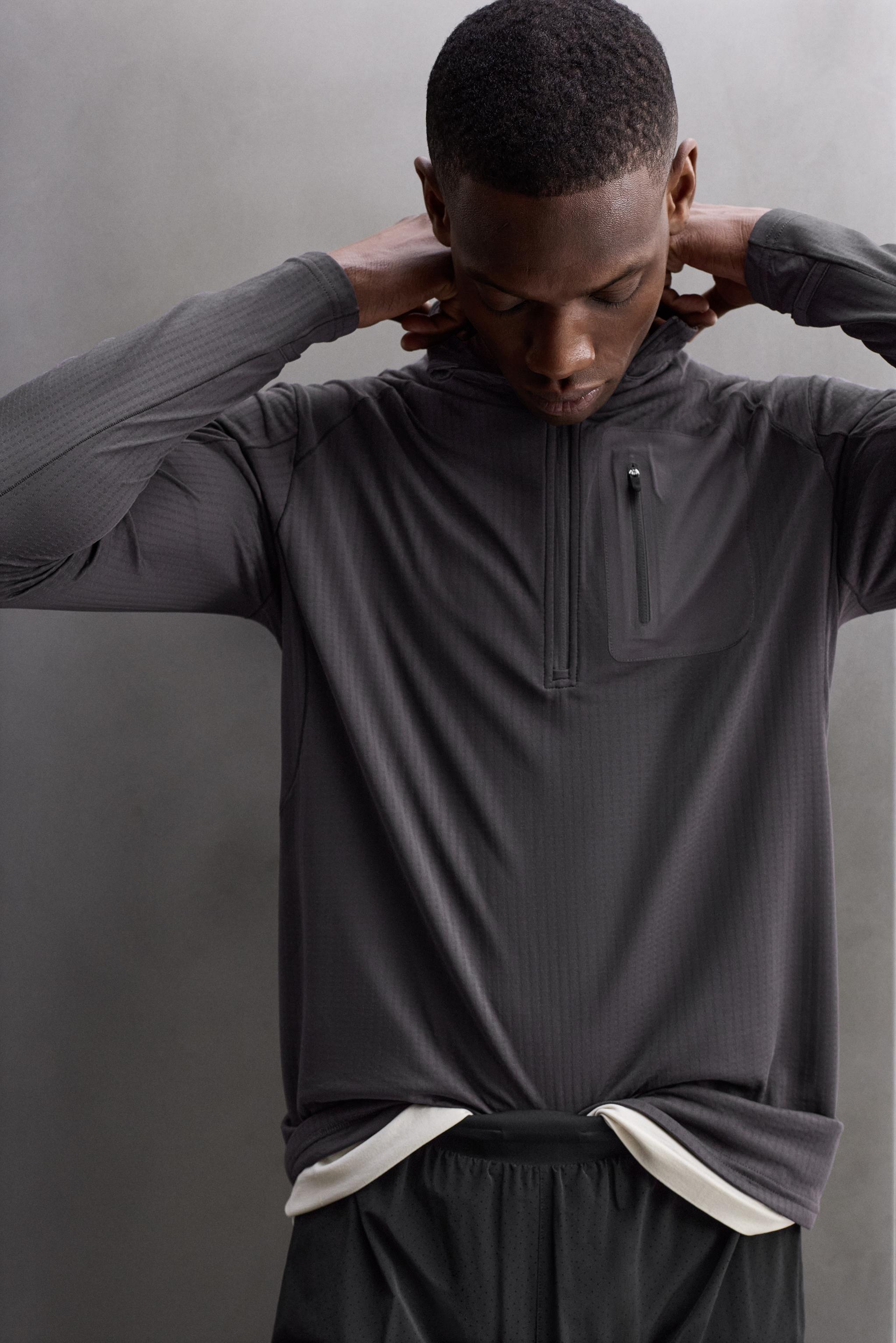 TECHNICAL QUARTER-ZIP T-SHIRT